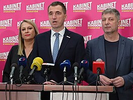 První místop�edseda STAN Luká� Vl�ek, poslanykyn� Pavla Pivo�ka Va�ková a...