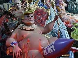 V b�eznu se ve �pan�lské Valencii koná slavnost Fallas, kde hlavní atrakcí jsou...