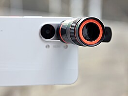 P�ídavné teleobjektivy pro smartphone