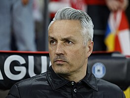 Tom&aacute;&scaron; Janotka sleduje sv&eacute; svěřence v odvetn&eacute;m z&aacute;pase osmifin&aacute;le Konferenčn&iacute;...