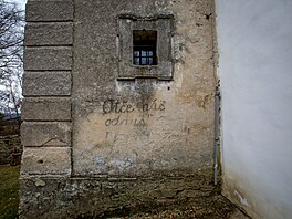 Z kostela sv. Vav�ince v Klení s�aly zvona�i dva tamní zvony, aby se opravili a...