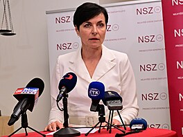 Nejvy��í státní zástupkyn� Lenka Bradá�ová na mimo�ádném tiskovém briefingu...