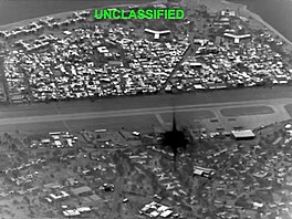 Trump zve�ejnil záb�ry z úder� na íránský ostrov Charg