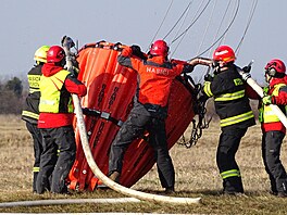 Na bocho�ském leti�ti u P�erova probíhá výcvik pilot� pro ha�ení po�ár� za...