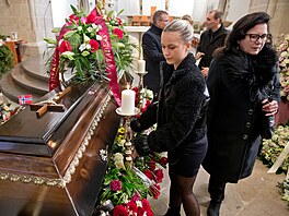 Poh�eb zakladatelky hnutí Na vlastních nohou � Stono�ka B�ly Gran Jensen v...