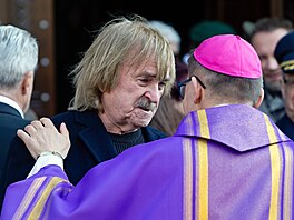 Poh�eb zakladatelky hnutí Na vlastních nohou � Stono�ka B�ly Gran Jensen v...