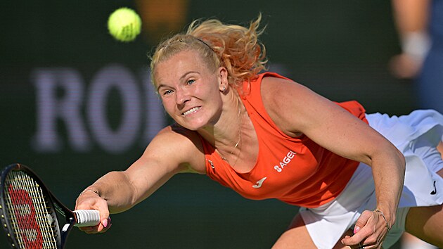 Kate�ina Siniakov� dob�h� m��ek v utk�n� s Mirrou Andrejevovou.