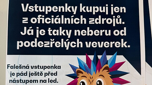 Policie p�ed mistrovstv�m sv�ta v krasobruslen� d�v� rady fanou�k�m i...