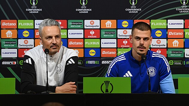 Kliment yeni çimlerle ilgili olarak dizler ve ayak bilekleri için daha iyi olduğunu söylüyor