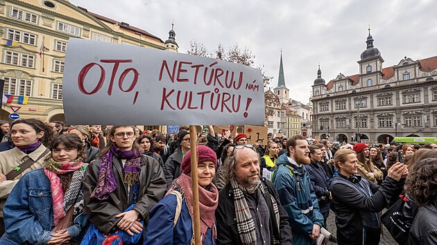 Demonstrace Stoj�me za kulturou!, kterou svolali studenti um�leck�ch vysok�ch �kol jako protest proti pl�novan�m �krt�m v rozpo�tu ministerstva kultury. Kon� se p�ed jedn�n�m Poslaneck� sn�movny o st�tn�m rozpo�tu na leto�n� rok. (11. b�ezna 2026)