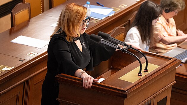 Sn�movna projedn�v� n�vrh z�kona o st�tn�m rozpo�tu �esk� republiky na rok 2026. Na sn�mku ministryn� financ� Alena Schillerov� (ANO). (11. b�ezna 2026)