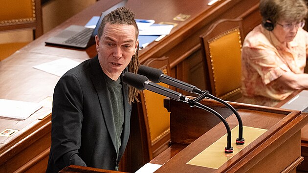 Sn�movna projedn�v� n�vrh z�kona o st�tn�m rozpo�tu �esk� republiky na rok 2026. Na sn�mku Ivan Barto� (Pir�ti). (11. b�ezna 2026)