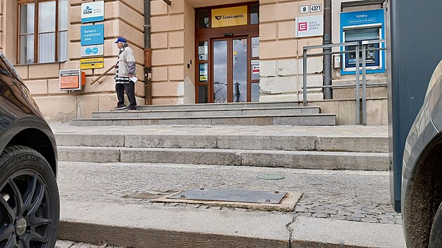 Nov� z�stane na jihlavsk�m Masarykov� n�m�st� jen dob�jec� automat pod Priorem. Druh�, kter� st�val p�ed po�tou, u� se na sv� m�sto nevr�t�.. (11. b�ezna 2026)