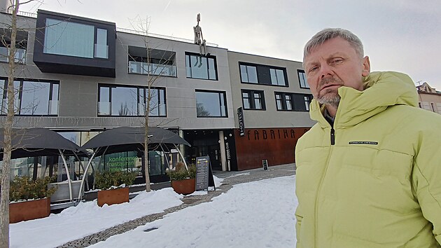 Za projektem, kter� vdechl �koln� ulici nov� �ivot, stoj� humpoleck� patriot Petr Hendrych.