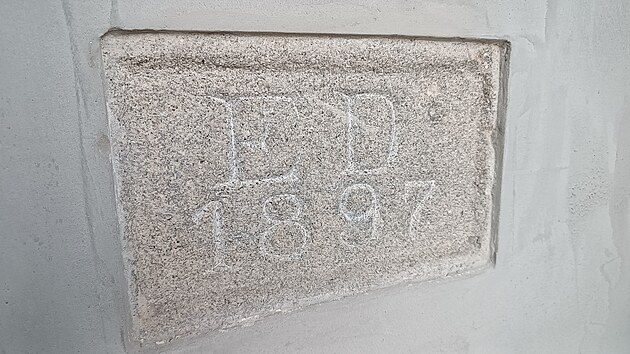 �pln� na po��tku tu byla textiln� tov�rna Emericha D�t�te, prvn� budovu tu postavil v roce 1897.