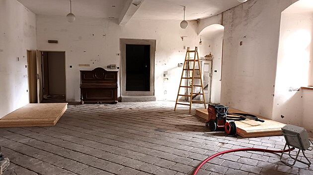 Augustini�nsk� kl�ter v Roudnici nad Labem, kter� byl p�ed t�emi lety prohl�en za n�rodn� kulturn� pam�tku, proch�z� velkou rekonstrukc� za v�ce ne� 80 milion� korun. (b�ezen 2026)