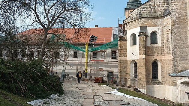 Augustini�nsk� kl�ter v Roudnici nad Labem, kter� byl p�ed t�emi lety prohl�en za n�rodn� kulturn� pam�tku, proch�z� velkou rekonstrukc� za v�ce ne� 80 milion� korun. (b�ezen 2026)