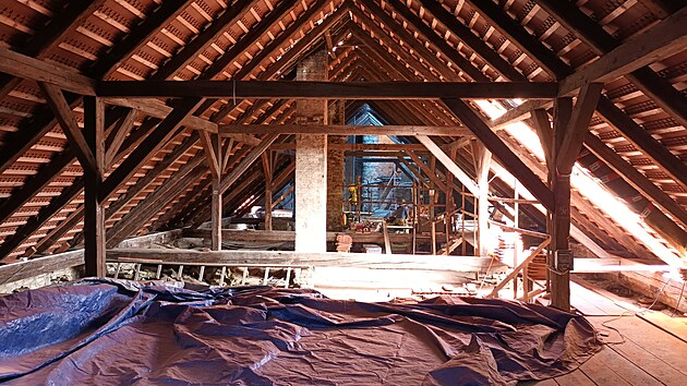 Augustini�nsk� kl�ter v Roudnici nad Labem, kter� byl p�ed t�emi lety prohl�en za n�rodn� kulturn� pam�tku, proch�z� velkou rekonstrukc� za v�ce ne� 80 milion� korun. (b�ezen 2026)