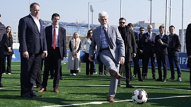 Petr Pavel se b�hem ofici�ln� n�v�t�vy St�edo�esk�ho kraje z��astnil p�edstaven� fotbalov�ho projektu FIFA Ar�na. (18. b�ezna 2026)