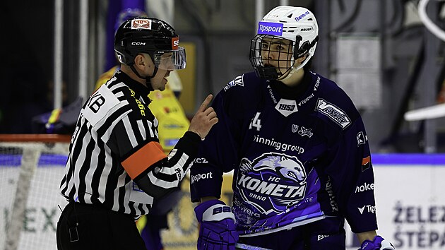 Ji�� Ondr��ek domlouv� Tom�i Seli�ovi v prvn�m utk�n� p�edkola play off.