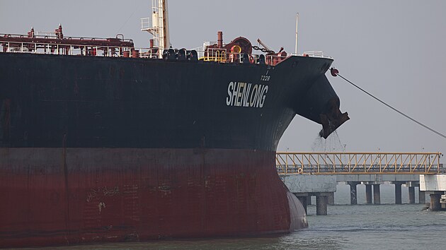 Tanker Shenlong p�epravil ropu ze Sa�dsk� Ar�bie do Indie p�es Hormuzsk� pr�liv. (12. b�ezna 2026)