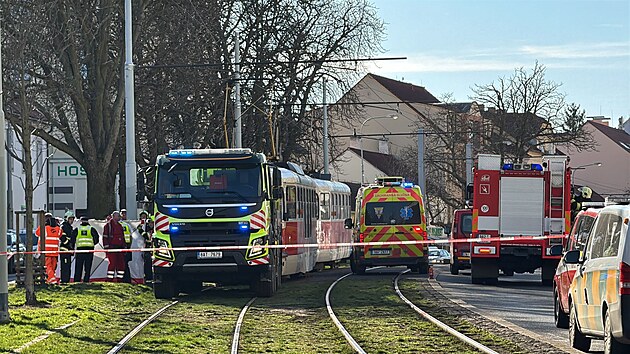 D�vku v Praze srazila tramvaj, na m�st� zem�ela. (13. b�ezna 2026)