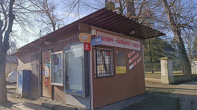 Zat�mco ve velk�ch m�stech St�edo�esk�ho kraje a v Praze jsou pouli�n� trafiky p�e�itkem, v men��ch obc�ch jsou pro lidi d�le�it�m m�stem pravideln�ch zast�vek. Jako nap��klad v Lochovic�ch. Prodej tiskovin a tab�kov�ch v�robk� se ve m�stech st�huje z ulic a zast�vek MHD do n�kupn�ch center a kamenn�ch prodejen.