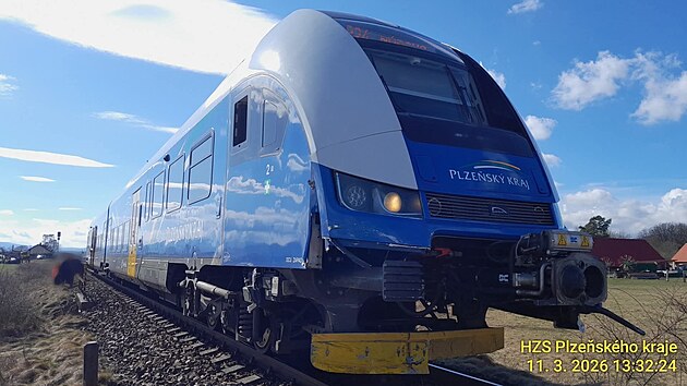 Osobn� vlak se srazil s automobilem na �elezni�n�m p�ejezdu v Bezd�kov� na Klatovsku. (11. b�ezna 2026)