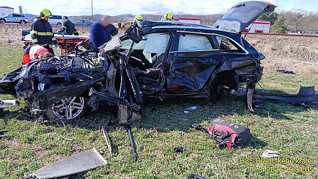 Osobn� vlak se srazil s automobilem na �elezni�n�m p�ejezdu v Bezd�kov� na Klatovsku. (11. b�ezna 2026)