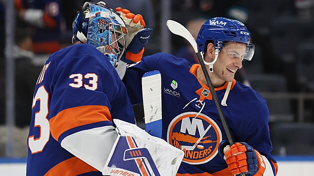 �to�n�k Mathew Barzal a brank�� David Rittich slav� v�t�zstv� New York Islanders nad Calgary.