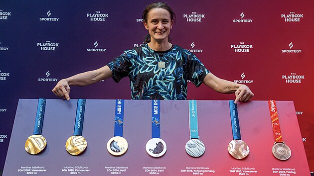 Martina S�bl�kov� svou sb�rkou olympijsk�ch medail�.