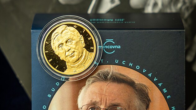 Pam�tn� medaile vznikaj� v produkci �esk� mincovny. Prvn� kus osobn� vyrazila Olga Menzelov�. (12. b�ezna 2026)
