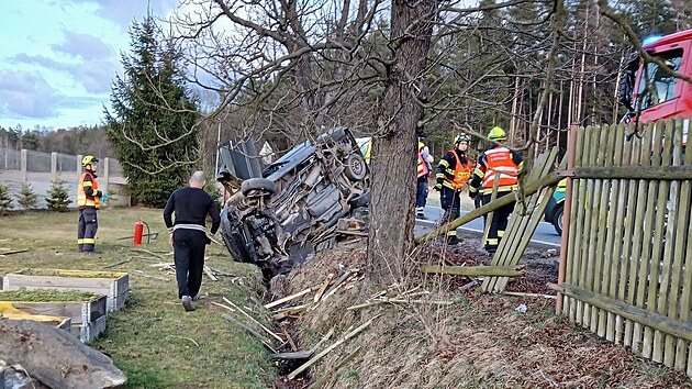 �idi� u obce Hlubo� nezvl�dl zat��ku a vjel do protism�ru. (11. b�ezna 2026)