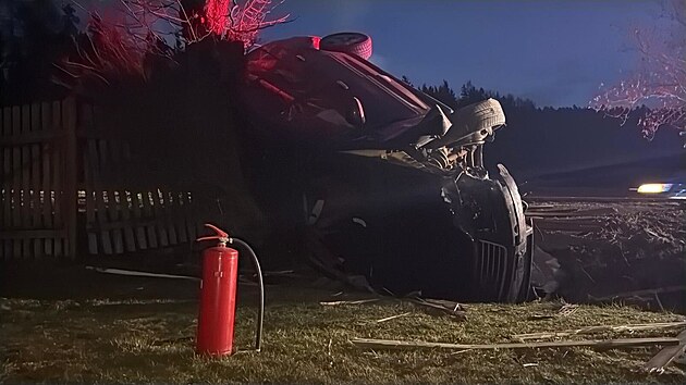 �idi� u obce Hlubo� nezvl�dl zat��ku a vjel do protism�ru. (11. b�ezna 2026)