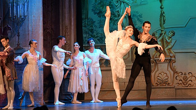 Baletn� zpracov�n� poh�dky o Popelce v kv�tnu v Praze zatan�� Classico Ballet Napoli