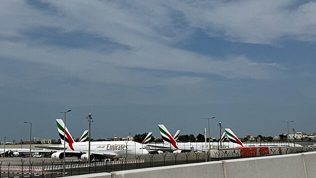Nedaleko mezin�rodn�ho leti�t� v Dubaji dopadly dva �r�nsk� drony. (11. b�ezna 2026)