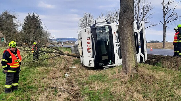 Cisterna havarovala v pond�l� r�no u Smetanovy Lhoty na P�secku. (16. b�ezna 2026)