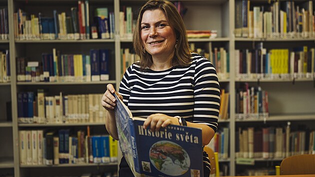 Miroslava Smutn� p�sob� jako d�jepis��ka, n�m�in��ka a kari�rn� poradkyn� na Obchodn� akademii Kotl��sk� v Brn�.