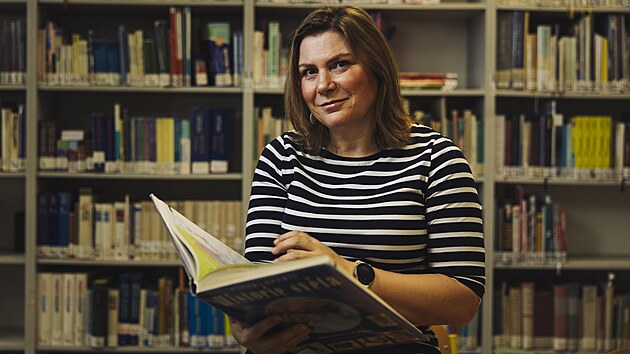 Miroslava Smutn� p�sob� jako d�jepis��ka, n�m�in��ka a kari�rn� poradkyn� na Obchodn� akademii Kotl��sk� v Brn�.