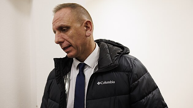 Okresn� soud v B�eclavi se za�al zab�vat p��padem spadl� branky na h�i�ti, kter� zabila chlapce. Z usmrcen� z nedbalosti je ob�alov�n Lubo� Nov�k (na sn�mku), pracovn�k Technick�ch slu�eb m�sta B�eclav. (17. b�ezna 2026)