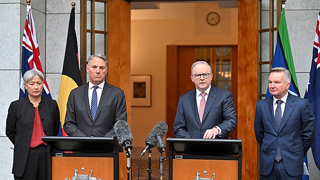 Australsk� premi�r Anthony Albanese se ��astn� tiskov� konference v budov� parlamentu v Canbe�e. (9. b�ezna 2026)