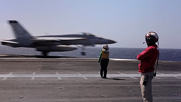 Lo� USS Gerald R. Ford americk�ho n�mo�nictva b�hem operace Epic Fury, kter� m� za c�l �tok na �r�n. (9. b�ezna 2026)