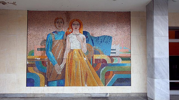 Ve ve�ejn�m prostoru se nach�z� st�le dost um�leck�ch d�l z dob socialismu.