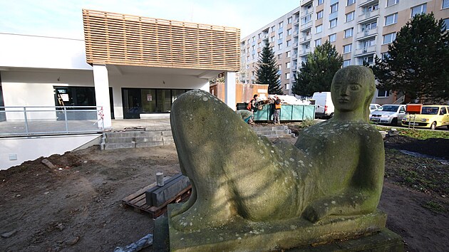 Ve ve�ejn�m prostoru se nach�z� st�le dost um�leck�ch d�l z dob socialismu.