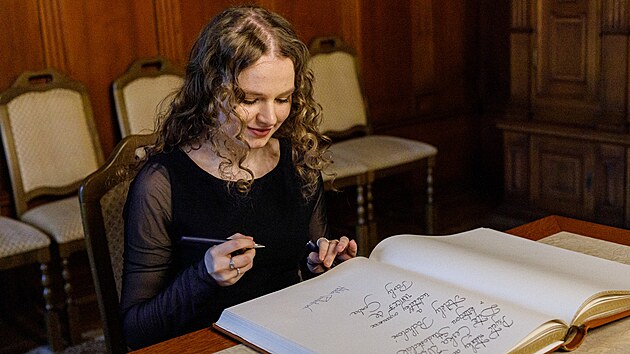 �estn�ctilet� studentka Ad�la Podholov�  z�skala titul D�t� �eska 2025 od nadace UNICEF.