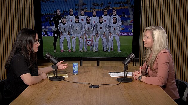 Fatima Rahimi (vlevo) v po�adu FotbalOna