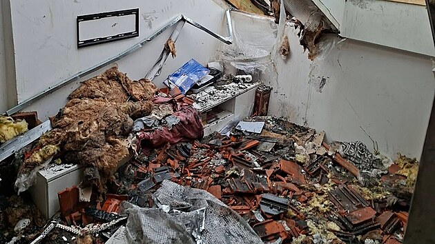 Sn�mky vyho�el�ch byt� v pra�sk� Dobrovsk�ho ulici (14. b�ezna 2026)