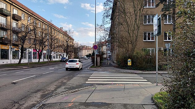 P�echod na k�i�ovatce ulic Ke Kr�i a Nad P��vozem v Praze 4. (13. b�ezna 2026)