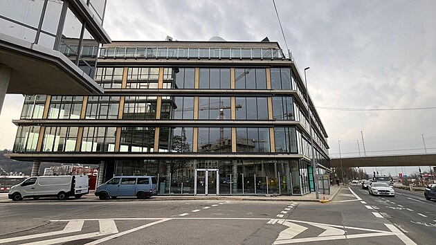 River Business Centre ��slo 2 sp�je do fini�e.