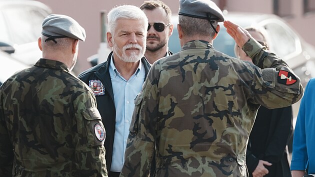 Prezident Petr Pavel ve �tvrtek ráno zavítal do kasáren praporu podpory...